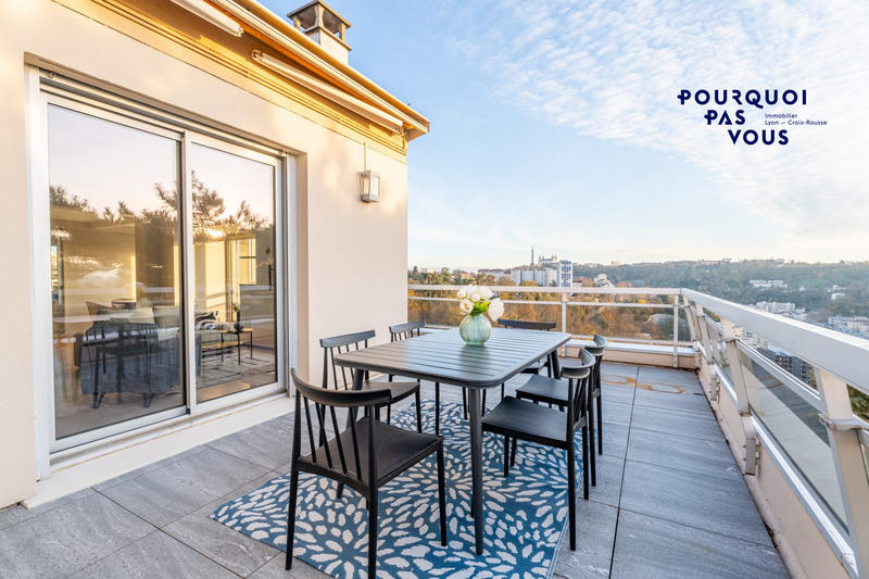 Appartement - 200 m² - 6 pièces