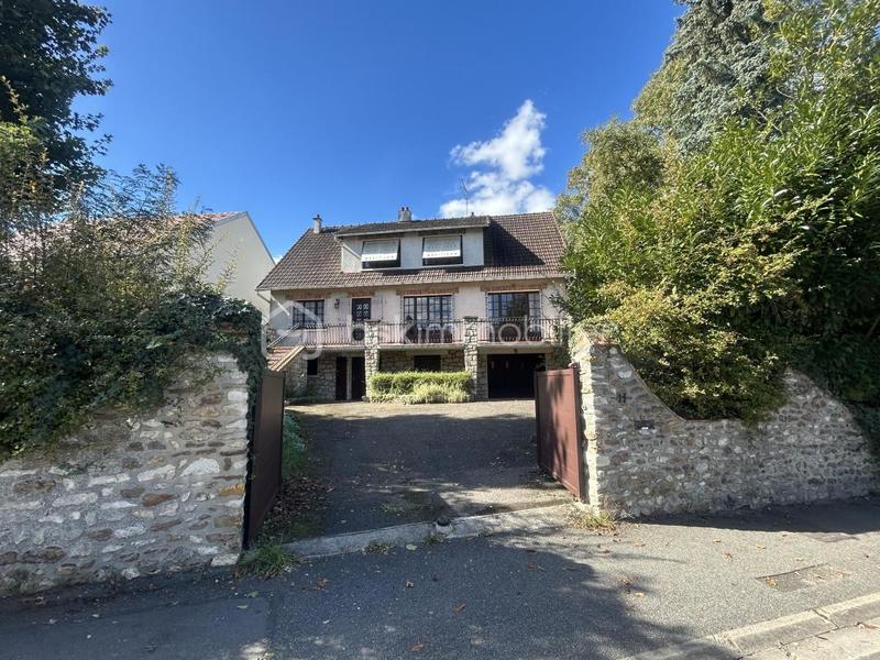 Propriété - 236 m² - 10 pièces