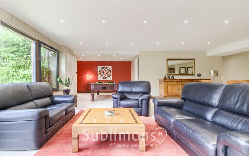 Maison traditionnelle - 230 m² - 7 pièces