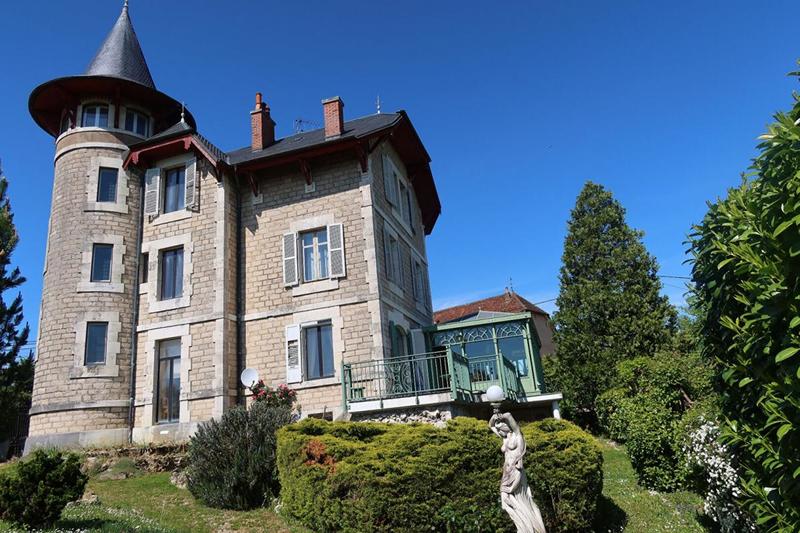 Demeure - 280 m² - 12 pièces