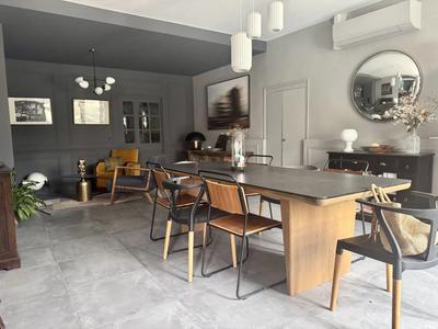 Maison traditionnelle - 400 m² - 12 pièces