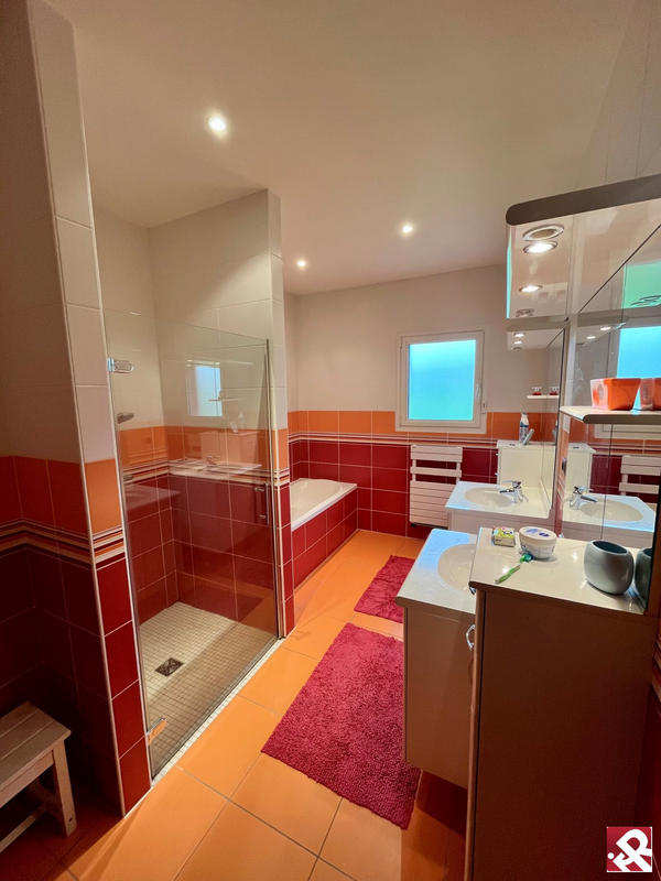 Villa - 445 m² - 9 pièces