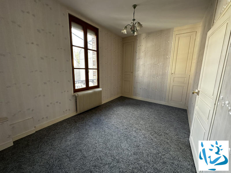 Maison - 180 m² - 8 pièces