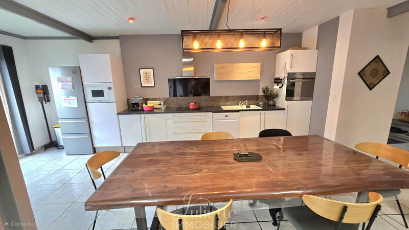 Maison - 180 m² - 5 pièces