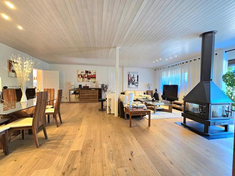 Maison - 220 m² - 9 pièces