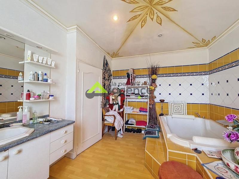 Propriété - 391 m² - 5 pièces