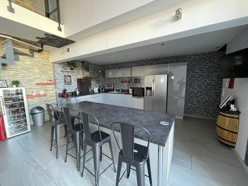 Maison - 216 m² - 5 pièces