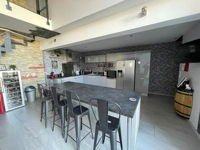 Maison - 216 m² - 5 pièces