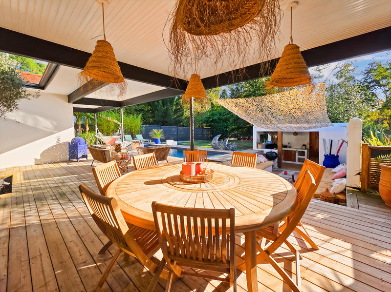 Maison - 204 m² - 7 pièces