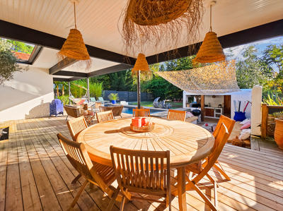 Maison - 204 m² - 7 pièces