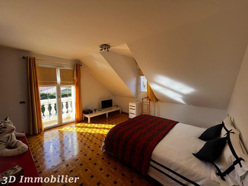 Maison - 211 m² - 10 pièces