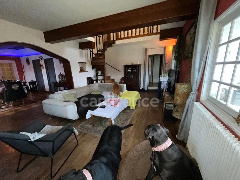 Maison - 240 m² - 9 pièces