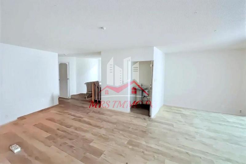 Services - 63 m² - 4 pièces