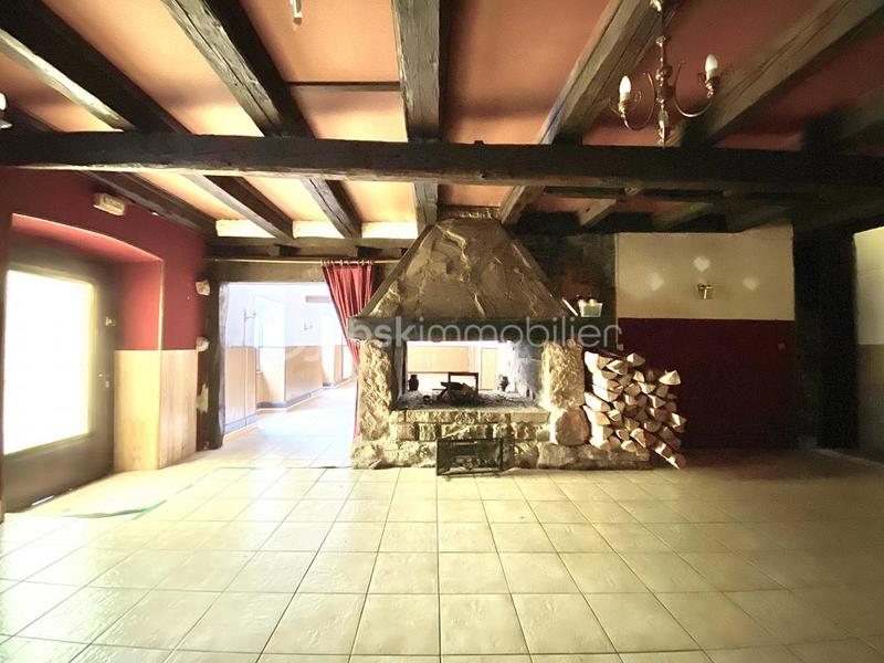 Maison de village - 303 m² - 9 pièces