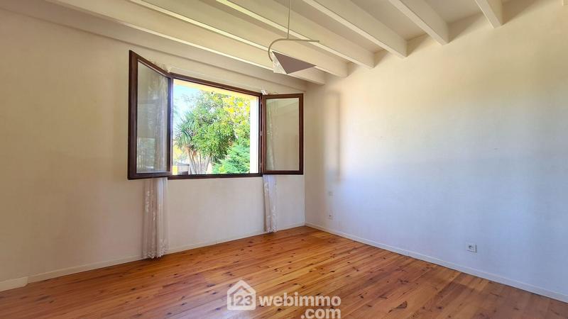 Maison - 370 m² - 12 pièces