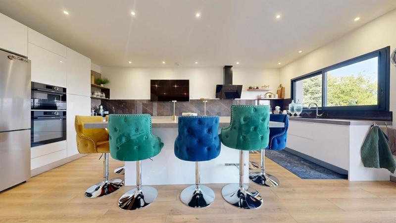 Demeure - 277 m² - 7 pièces