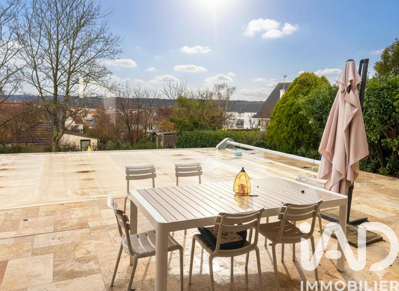 Maison - 250 m² - 7 pièces