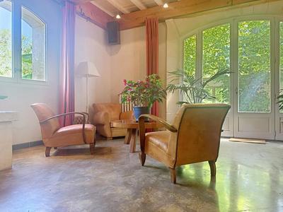 Maison - 240 m² - 6 pièces