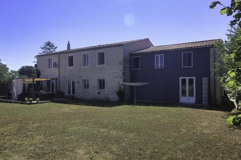 Maison - 256 m² - 6 pièces