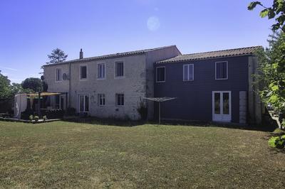 Maison - 256 m² - 6 pièces