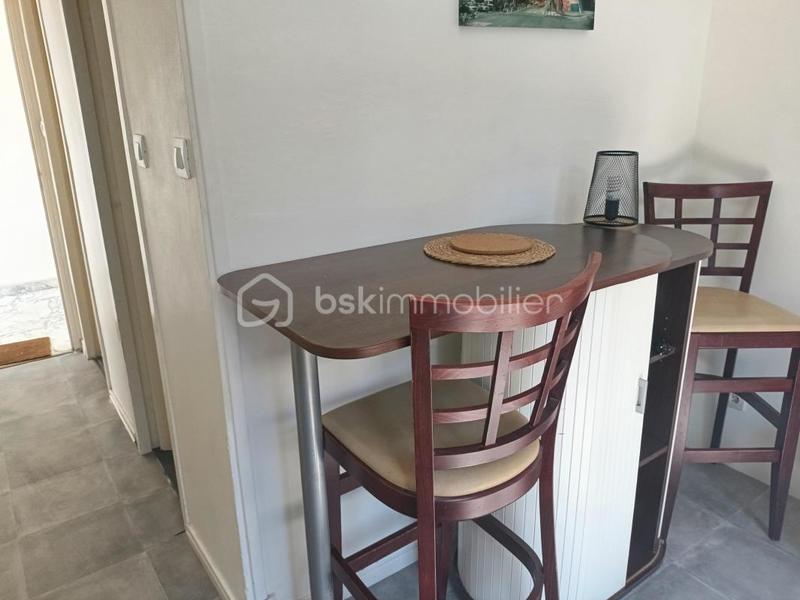 Studio - 90 m² - 4 pièces