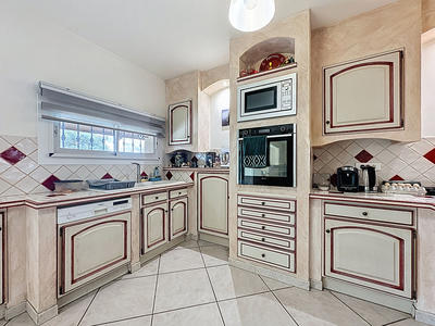 Maison - 240 m² - 7 pièces