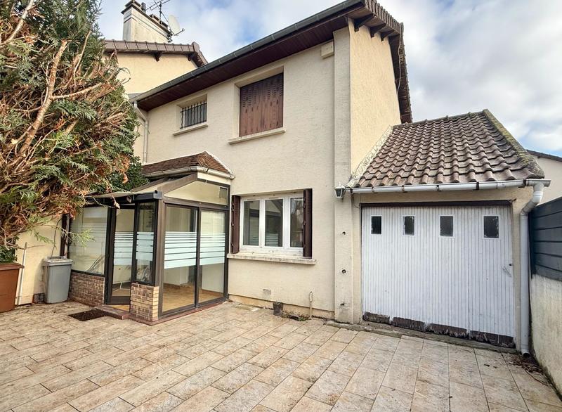 Maison - 97 m² - 6 pièces