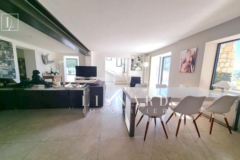 Maison - 200 m² - 6 pièces