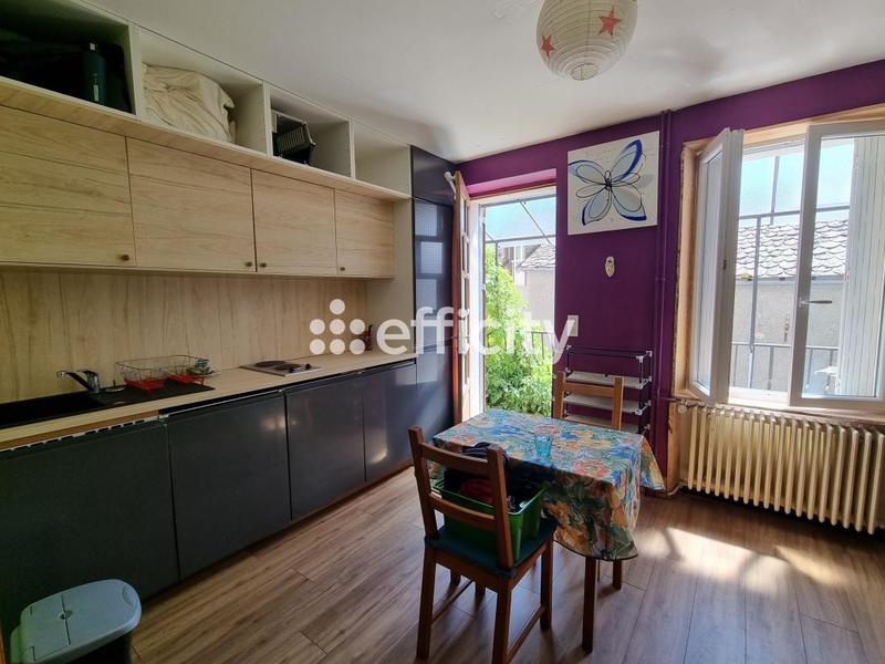 Maison - 145 m² - 10 pièces