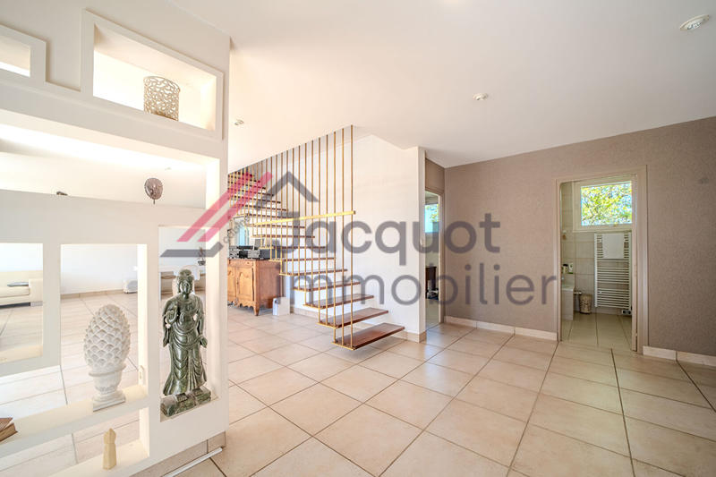 Maison - 192 m² - 6 pièces