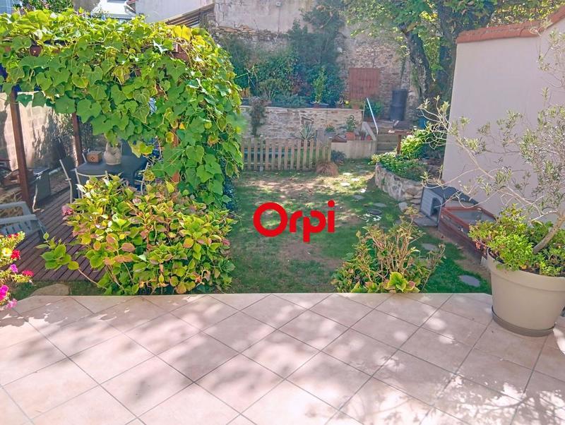 Maison - 242 m² - 9 pièces