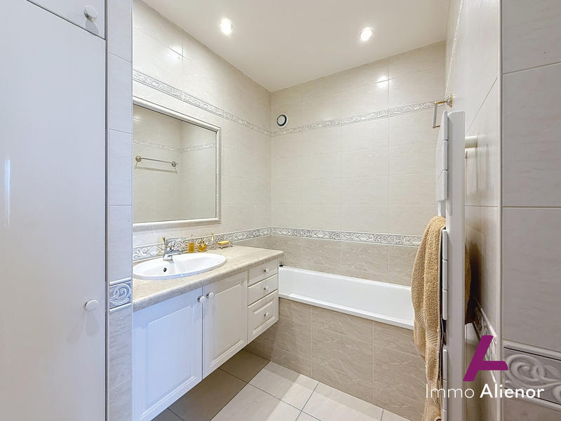 Appartement - 106 m² - 4 pièces