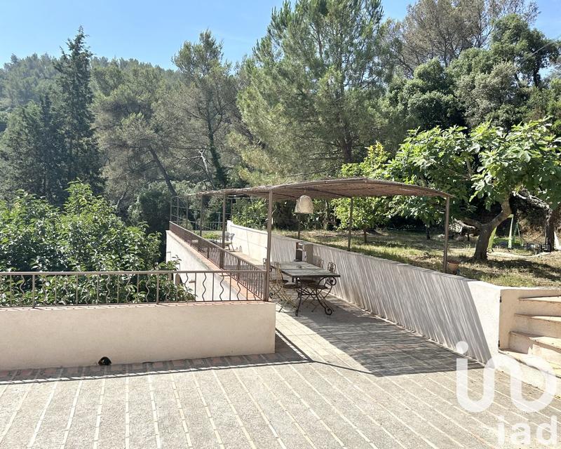 Maison - 230 m² - 6 pièces