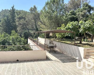 Maison - 230 m² - 6 pièces