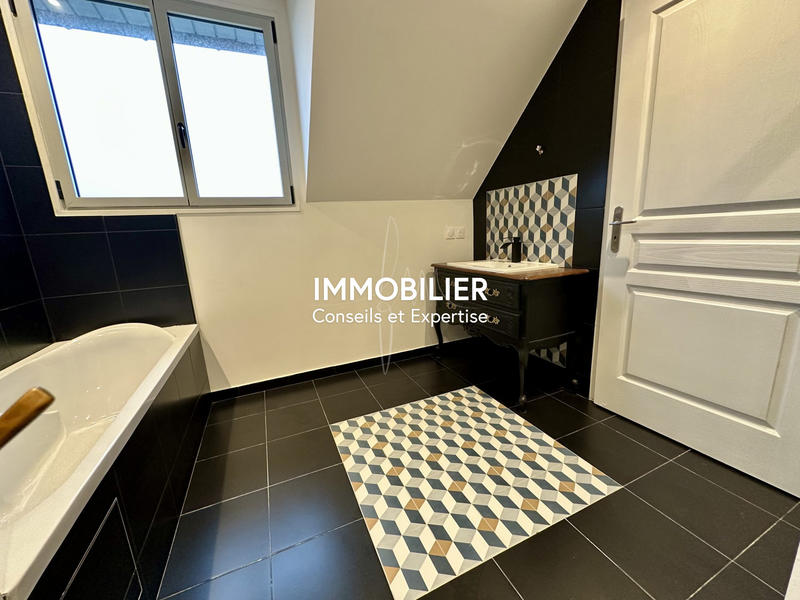 Maison - 152 m² - 6 pièces