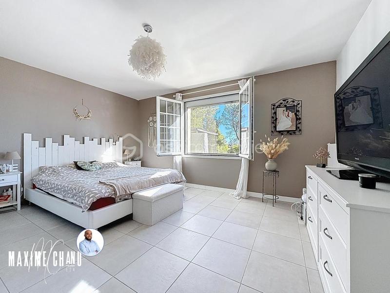 Propriété - 285 m² - 6 pièces