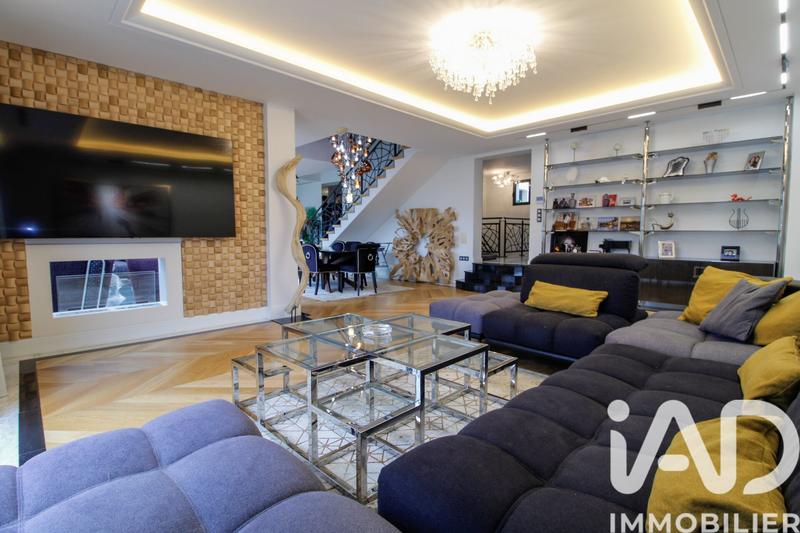 Maison - 434 m² - 9 pièces