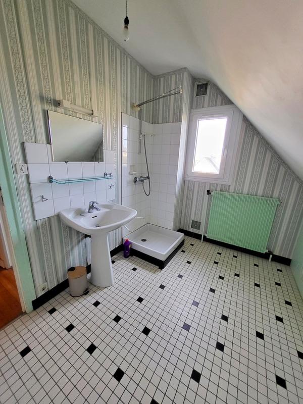 Maison - 138 m² - 9 pièces