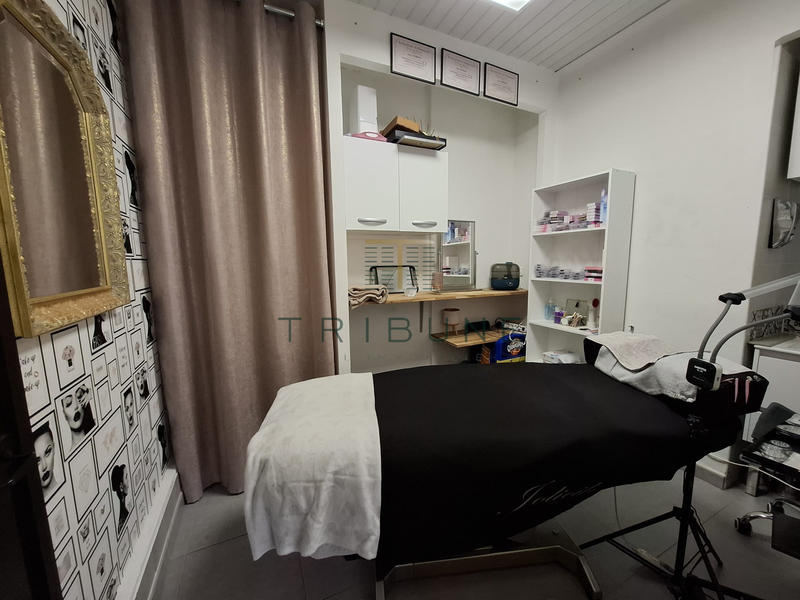 Local commercial - 130 m² - 2 pièces