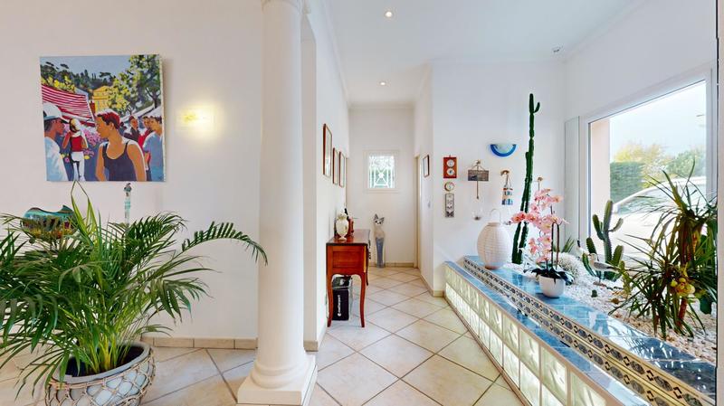 Maison - 205 m² - 7 pièces