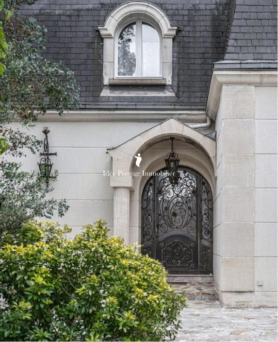 Maison - 221 m² - 7 pièces