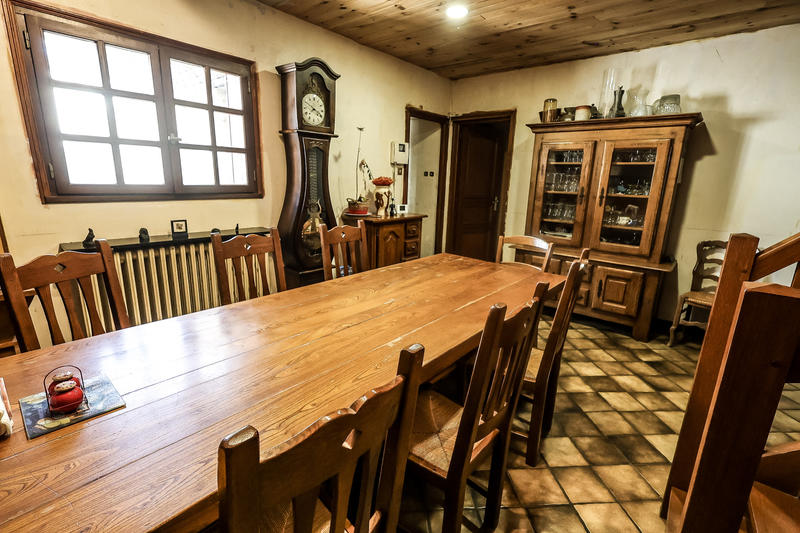 Maison - 230 m² - 7 pièces