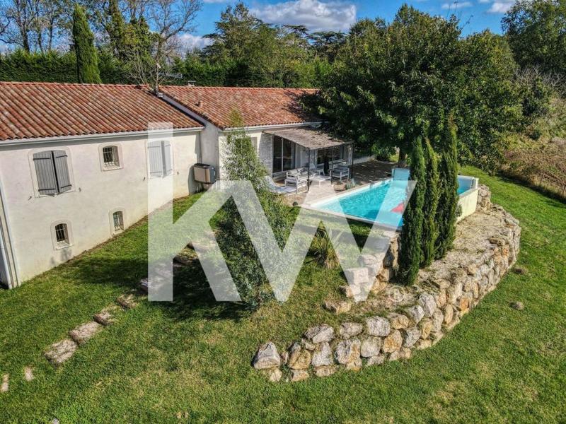 Propriété - 157 m² - 6 pièces