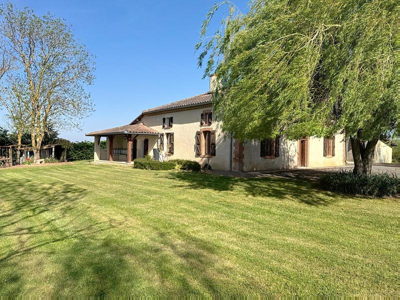 Maison - 270 m² - 7 pièces