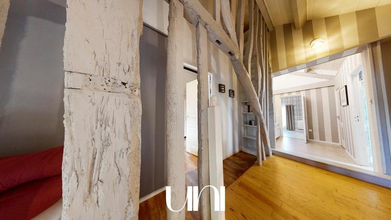 Maison - 230 m² - 9 pièces