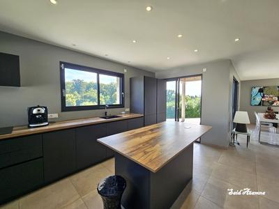 Maison - 137 m² - 4 pièces