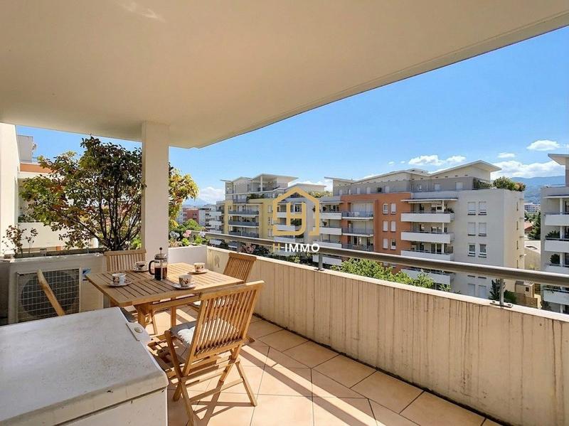 Appartement - 97 m² - 5 pièces