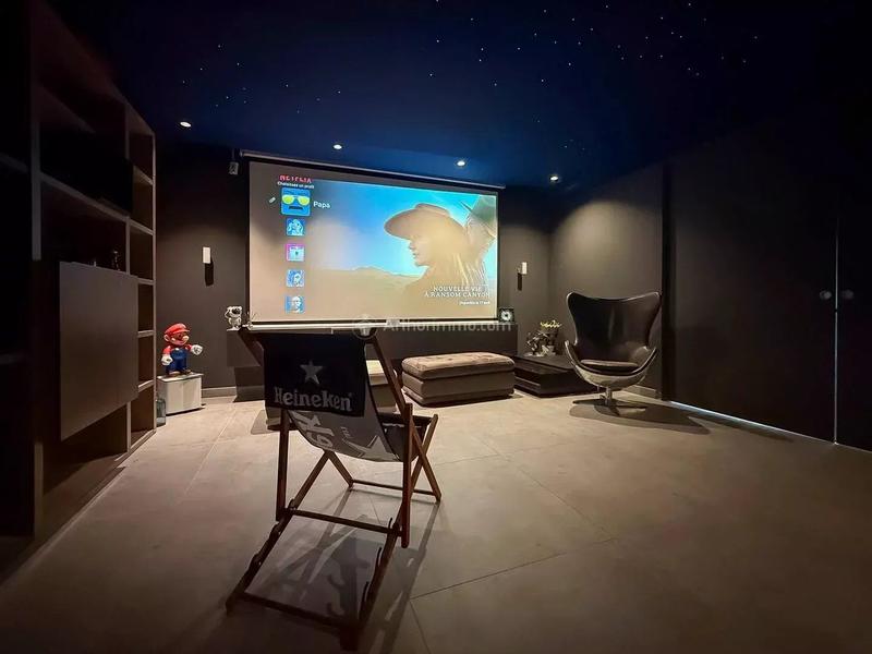 Maison - 334 m² - 11 pièces