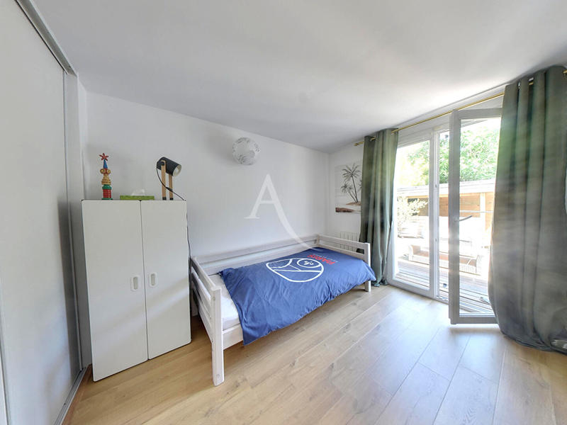 Maison - 183 m² - 8 pièces