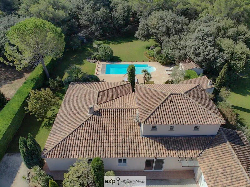 Maison - 238 m² - 8 pièces